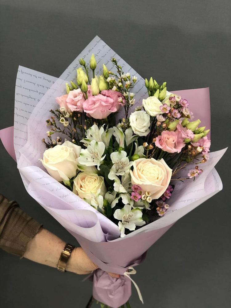 Букет цветов из: Альстромерии, Розы и Лизиантусы в Заозерном