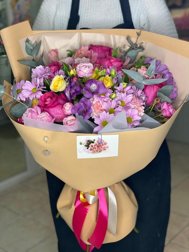 Букет цветов из: Хризантемы, Гвоздики и Альстромерии в Заозерном