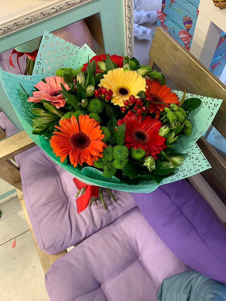 Букет цветов из: Герберы, Хризантемы и Альстромерии в Заозерном