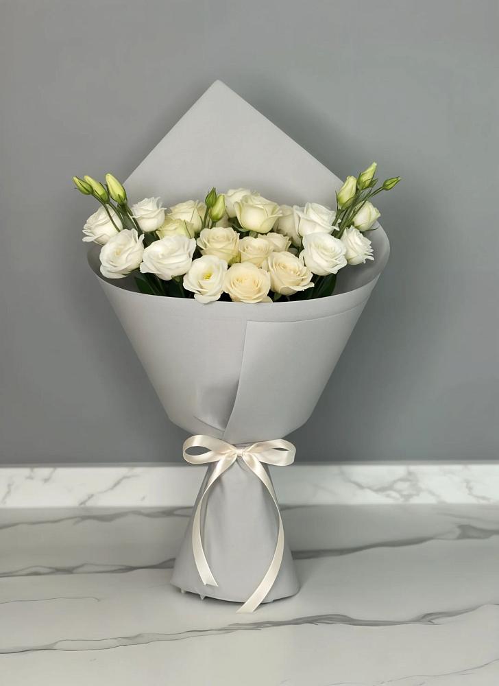 Букет цветов из: Розы и Лизиантусы в Заозерном