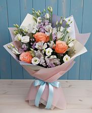 Букет цветов из:  Лизиантусы, Розы, Альстромерии и Гипсофила в Заозерном