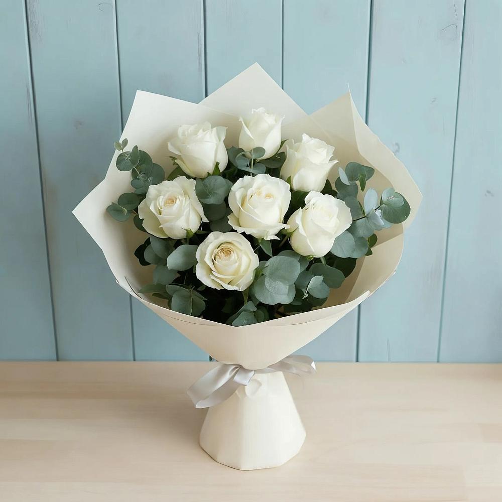 Букет Белые розы в Эвкалипте в Заозерном