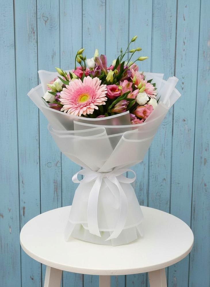 Букет цветов из: Герберы, Альстромерии и Лизиантусы в Заозерном