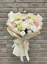 Букет цветов из:  Гвоздики, Розы, Лизиантусы и Хризантемы #REPLACE_PRED# Заозерном