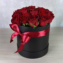 Цветочная композиция из Розы в шляпной коробке в Заозерном