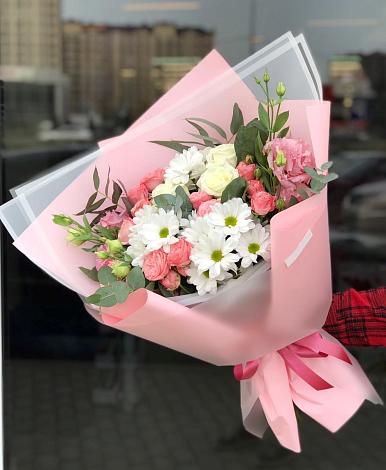Букет цветов из: Розы, Лизиантусы и Хризантемы в Заозерном