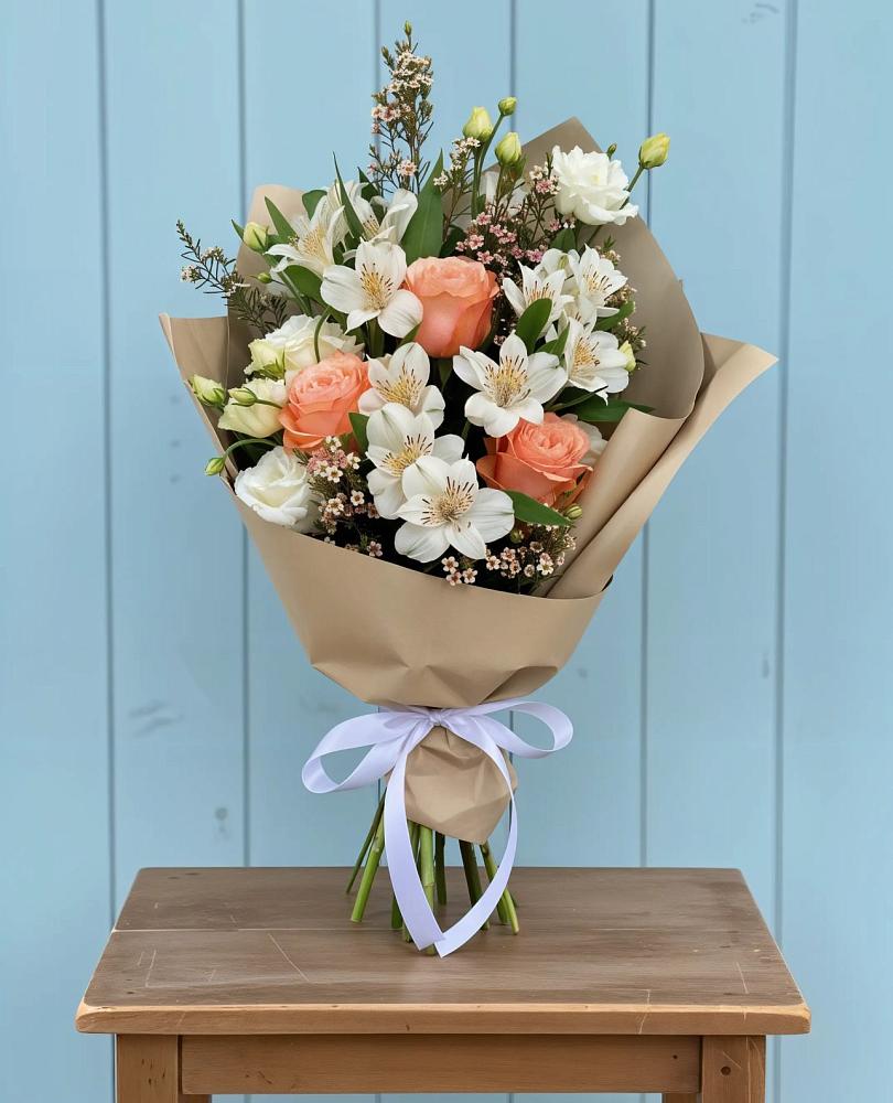 Букет цветов из: Альстромерии, Лизиантусы, Розы и Хризантемы в Заозерном