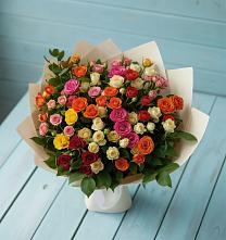 Букет Микс из разноцветных кустовых роз в Заозерном